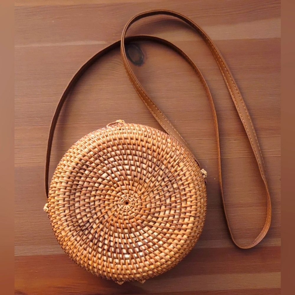Rattan Circle Crossbody Bag